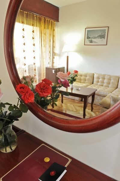 Hotel Grand Cetinje Exteriör bild